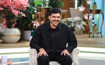 كيف تسببت منى الشاذلي في انطلاقة أحمد رمزي على السوشيال ميديا؟