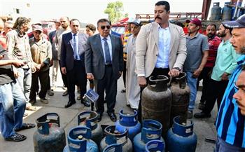 محافظ الدقهلية يتفقد محطة غاز بسنديلة لمتابعة أوزان اسطوانات الغاز المعبئة