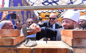 وزيرا الأوقاف والعمل يضعان حجر الأساس لبناء مسجد برأس غارب