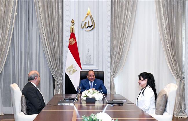 الرئيس السيسي يتابع الموقف التنفيذي لـ"بوابة الجمهورية الجديدة" بمطار القاهرة الدولي 