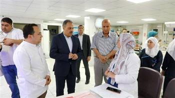محافظ الشرقية يفاجئ العاملين بمستشفى بلبيس المركزي ويحيل المقصرين للتحقيق    