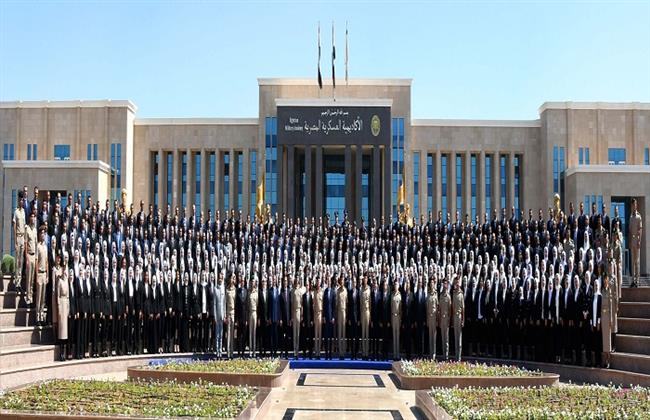 الأكاديمية العسكرية تنظم مراسم الاحتفال بتخرج دورات تدريبية جديدة من العاملين بالنقل والمالية