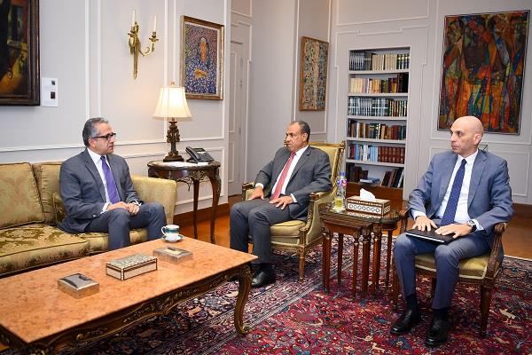 وزير الخارجية والهجرة يستقبل المرشح المصري لمنصب مدير عام اليونسكو 
