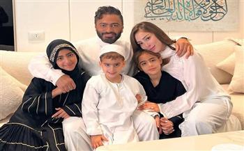 تامر حسني يطمئن جمهوره على صحته وصحة نجله آدم 