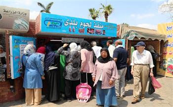 إقبال كبير من المواطنين على منافذ وزارة الزراعة لشراء لحوم عيد الأضحى