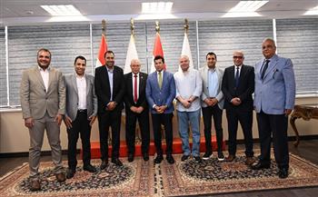 وزير الرياضة يجتمع بمجلس إدارة نادي النصر حفاظا على استقرار النادي