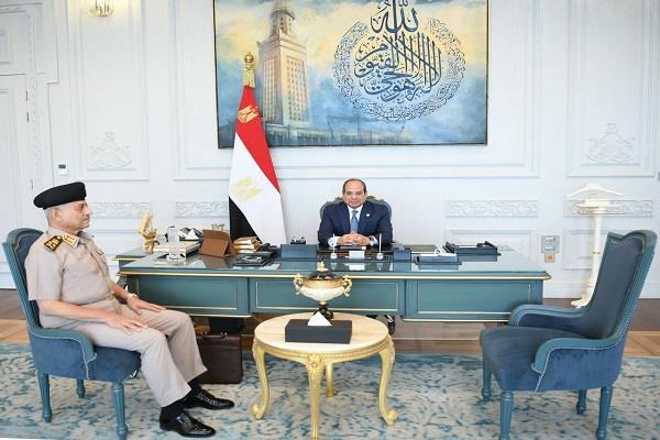 الرئيس السيسي يستقبل القائد العام للقوات المسلحة وزير الدفاع والإنتاج الحربي