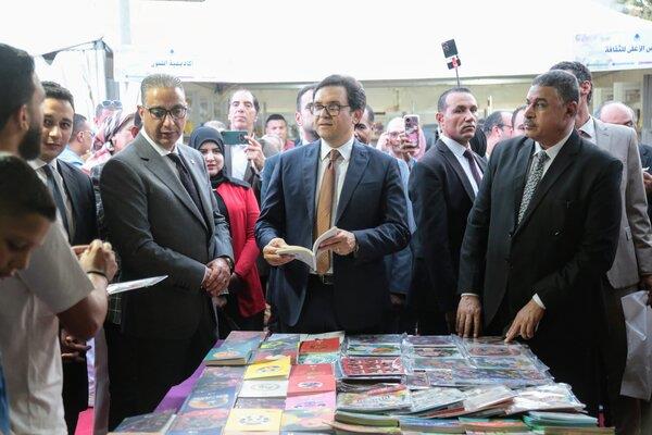 وزير الثقافة ومحافظ الفيوم يفتتحان الدورة الأولى لمعرض الكتاب
