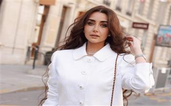 هنا الزاهد بإطلالة جميلة  بالأبيض 