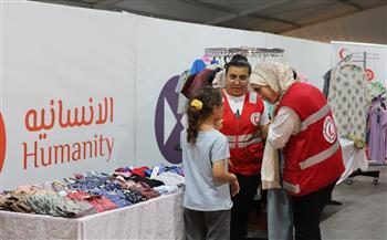 الهلال الأحمر المصري يوزع ملابس العيد على أطفال الأسر الفلسطينية والمصرية الأكثر احتياجًا