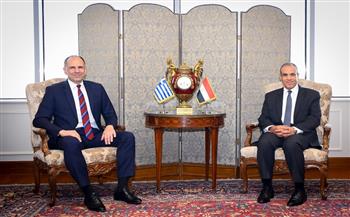 وزير الخارجية يثمن خلال لقائه نظيره اليوناني الروابط والعلاقات المتميزة بين البلدين