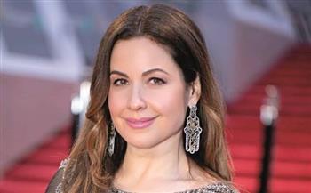 الإعلامية ريا أبي راشد تزور أهرامات الجيزة وتُشيد بتجربة الزيارة الجديدة