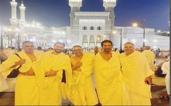 شاهد.. استعدادات أحمد السقا وحمادة هلال وعمرو سعد قبل صعود جبل عرفات 
