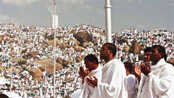 "لبيك اللهم لبيك" .. تلبية يرددها أكثر من مليوني حاج على صعيد عرفات الطاهر