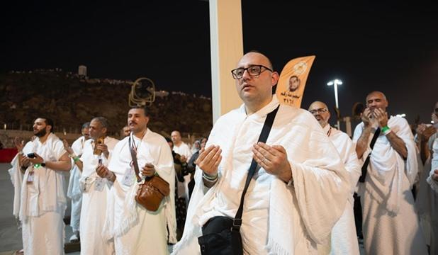 وزيرة التضامن تطمئن على حجاج الجمعيات الأهلية وتوجه بتوفير الخدمات بالمخيمات بمشعر عرفات