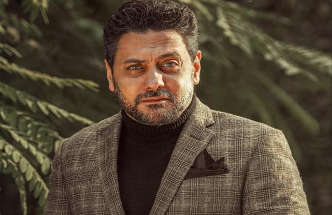 تامر فرج يروّج لمسرحيته الجديدة "يوم أن قتلوا الغناء"