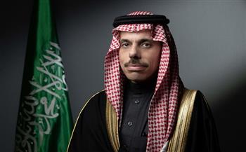 وزير الخارجية الإماراتي ونظيرته الكندية يبحثان هاتفيا العلاقات الثنائية بين البلدين