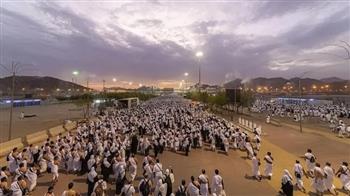 ضيوف الرحمن ينفرون من عرفات إلى مزدلفة