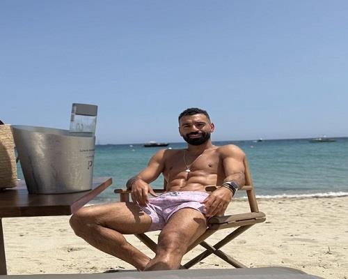 محمد صلاح يقضي إجازته على البحر بطريقته الخاصة.. صورة 