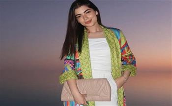 ليلى زاهر بعباءة ملونة احتفالا بالعيد