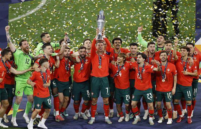 فرحة طاغية.. رونالدو يرفع كأس دوري أمم أوروبا بعد تتويج البرتغال