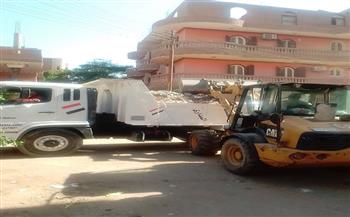محافظ أسيوط: رفع 930 طنًا من المخلفات وتكثيف حملات النظافة في المراكز والأحياء 