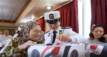 "الداخلية" تحتفل مع كبار السن بعيد الأضحى وتقدم الهدايا لهم