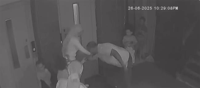 الأمن يفحص فيديو اعتداء سائق تاكسي علي سيده ضربا أمام أطفالها في بورسعيد