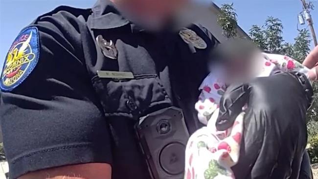 فيديو.. إنقاذ رضيع بقى وحيدًا لأيام بجوار جثة والدته