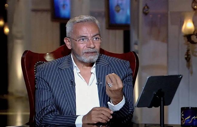 صبرى فواز لجمهوره: شوفوا إزاى بيصنعوا السينما