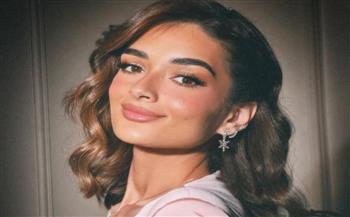 ملك أحمد زاهر تعتمد صيحة جديدة في اطلالتها