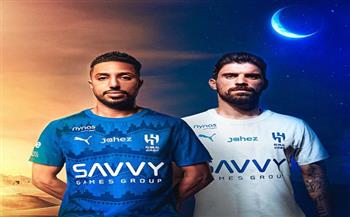 الهلال السعودي يكشف عن قميصه الجديد في موسم 2025-2026