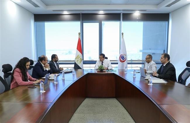 وزير الصحة يبحث التوسع في الخدمات الطبية لمبادرة رئيس الجمهورية لدعم صحة المرأة