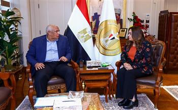 التنمية المحلية والزراعة تبحثان إنشاء مركز لإنتاج الحرير الطبيعي بالوادي الجديد