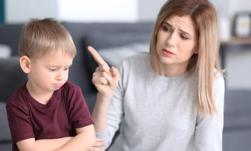للأمهات.. علامات تخبرك أنك تتعاملين بقسوة مع طفلك