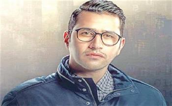 علي الطيب يروج لمسلسل "220 يوم"