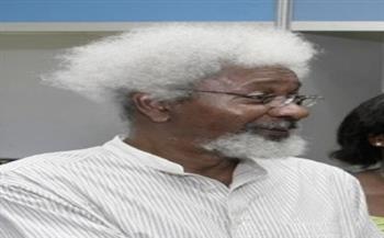 وولي سوينكا.. أول إفريقي يحصل على جائزة نوبل في الأدب