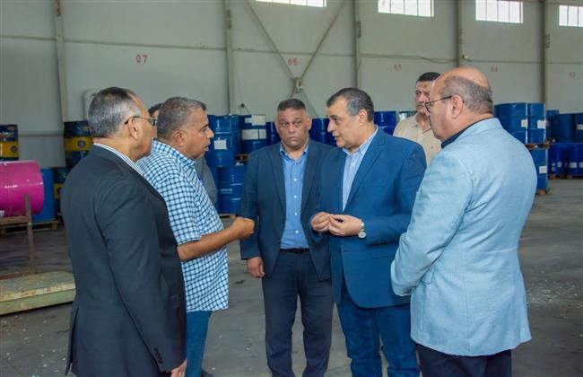وزير الدولة للإنتاج الحربي يتفقد خطوط الإنتاج بشركة هليوبوليس للصناعات الكيماوية