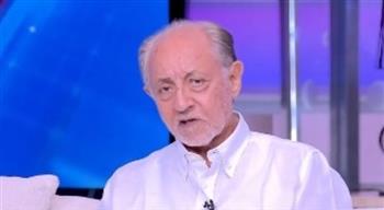 من المقاهي إلى الشاشة.. عبد العزيز مخيون يروي كواليس علاقته بالفنان الراحل أحمد زكي  