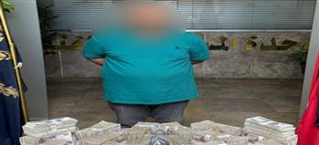 القبض على سائق بإحدى تطبيقات النقل الذكي لقيامه بسرقة سيدة ومواطن في التجمع