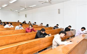 جامعة قناة السويس: انتظام امتحانات كليه الطب في أجواء تتسم بالهدوء والانضباط 