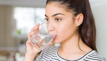 6 أسباب وراء جفاف الفم.. منها القلق والتوتر