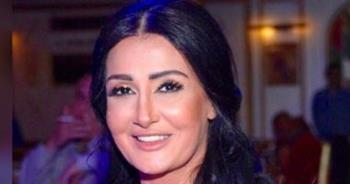 غادة عبدالرازق تثير قلق الجمهور بعد ظهورها على كرسي متحرك في الساحل الشمالي