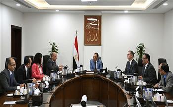 رئيس الوزراء يتابع عددًا من الملفات مع وزيري الكهرباء والبترول