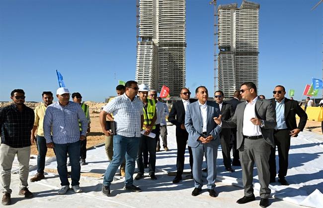 رئيس الوزراء يتفقد أعمال مشروعات أبراج الداون تاون وداون تاون لاجون بالعلمين الجديدة