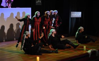 مهرجان قسم المسرح الدولي الـ18.. قنصل فلسطين يشاهد العرض الأردني «يافا والباب الأزرق» 