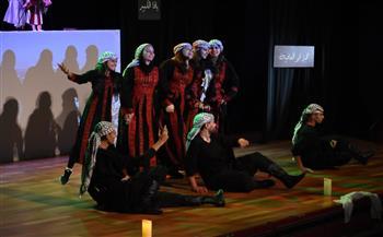 مهرجان قسم المسرح الدولي الـ18.. قنصل فلسطين يشاهد العرض الأردني «يافا والباب الأزرق» 