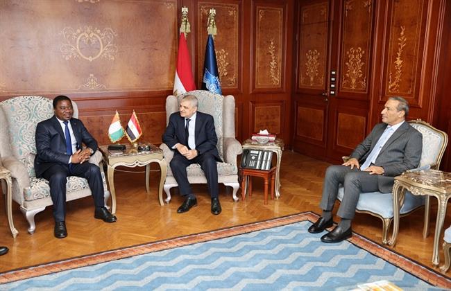 رئيس هيئة قناة السويس يبحث مع السفير الإيفواري التعاون في مجالات تطوير المواني والتدريب