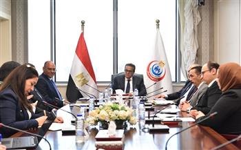 نائب رئيس الوزراء يبحث مع وفد «جونسون آند جونسون» سبل تعزيز التعاون في القطاع الصحي