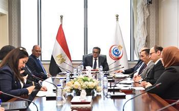 نائب رئيس الوزراء يبحث مع وفد شركة «جونسون آند جونسون» سبل تعزيز التعاون في القطاع الصحي